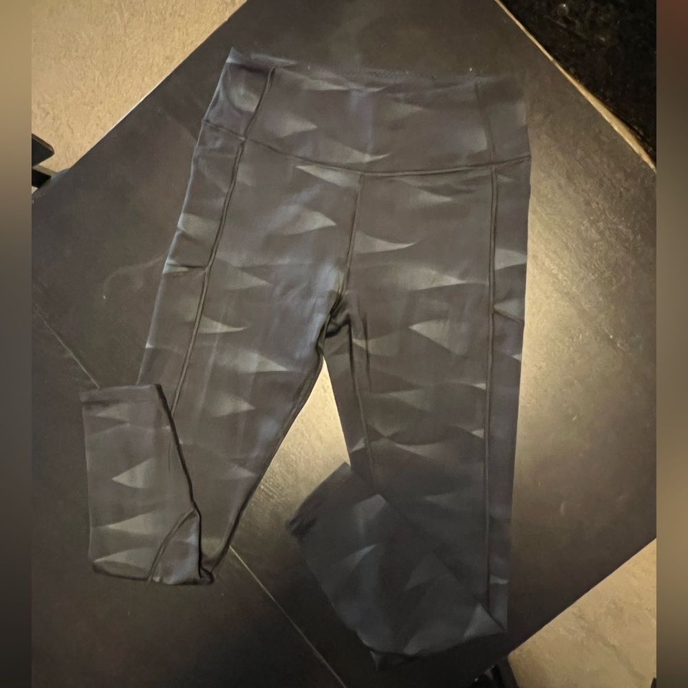 Victoria’s Secret leggings w/side pocket. Size large/long - Picture 4 of 5